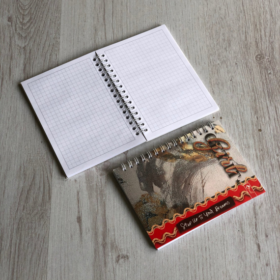 Фото - Нотатник А6ф, 60 арк, на пружині сбоку, обкладинка матова ламінація ЛЬОН, блок КЛІТИНКА (уп.16) 46755 Фото - Нотатник А6ф, 60 арк, на пружині сбоку, обкладинка матова ламінація ЛЬОН, блок КЛІТИНКА (уп.16) 46755